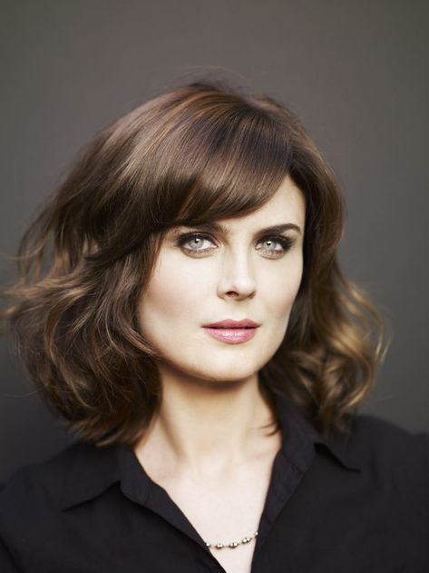 Emily Deschanel's LOVE GOODLY Collab Is The Best Gift For Your Friends. Period. Emily Deschanel Hair, Meagan Good, Farm Sanctuary, Facial Steaming, Kate Walsh, Emily Deschanel, Pretty Angel, Volume Hair, Long Bob