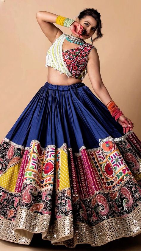 Lehenga For Navratri, Bridal Lehenga Design, Dandiya Dress, Garba Outfit, Navratri Lehenga, Chaniya Choli Designs, Garba Dress, Navratri Garba, Wedding Trousseau