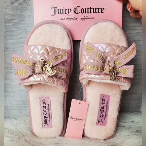 -Super Cute Blush Pink Slippers With Puffer Heart Band With Pink Logo Ribbon. Also Has "Jc" Logo Charm Dangling From The Ribbon -Has Rubber Sole -Cozy And Comfy -"Juicy Couture " Logo Tag Near The Heel Of The Slippers -White Jc-Hasen Slippers -New With Tags. No Damages Size : S (5/6) , M(6.5/7.5), L(8/9) Available! Juicy Couture Slides, Juicy Couture Logo, Slippers White, Cute Blush, Holographic Bag, Pretty Sneakers, Girl Sneakers, Bunny Slippers, Juicy Couture Shoes