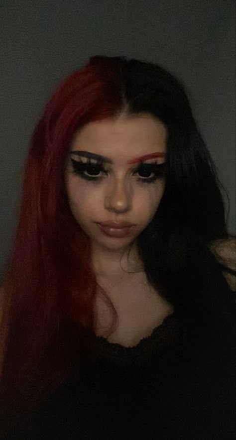 Split Dyed Eyebrows, Hairstyles For Split Dyed Hair, Dark Split Dye, Black Hair Split Dye, Half Black Half Dark Red Hair, Split Hair Color Ideas Black, Split Dye Eyebrows, Red Eyebrow, Short Black Hair Anime Pfp