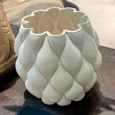 3D PRINTED VASE Recently spotted this trio of vases - really does not help my obsession with 3D printing - it’s fascinating! #3dprinting #3dprinted #3dprintedvase #vase #precision #interiortrends #designtrends #moderndesign 3d Printed Ceramics, 3d Printed Vase, Parametric Design, My Obsession, 3d Design, 3d Print, 3d Printed, 3d Printing, Modern Design