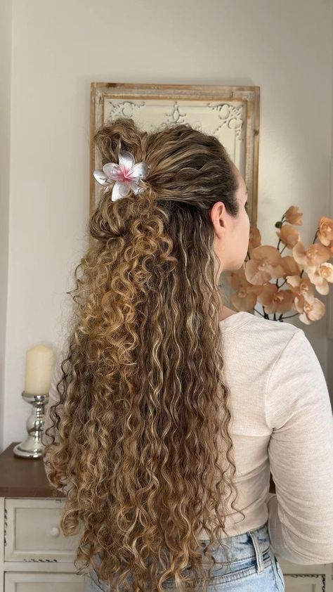 long curly hairstyles natural hairstyles Daily Curly Hairstyles, Hairstyles For Wedding Bride, Men Long Curly Hairstyles, Long Curly Hairstyles For Wedding, Hairstyle For Long Curly Hair, Curly Hairstyles Natural Curls, Curly Half Up Half Down Hairstyles, Bride Hairstyles Down, Hairstyles For Wedding Party