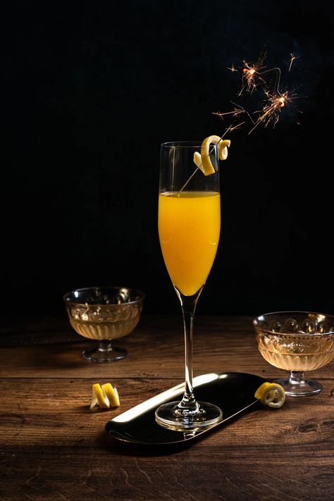 Mimosa Cocktail, Tangerine Juice, Hot Buttered Rum, Korean Cooking, Winter Cocktails, Cocktail Drinks Recipes, Gin And Tonic, Citrus Fruit, Sparkling Wine