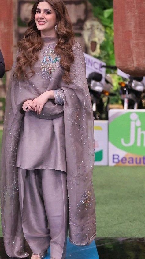 Khadar Suit Design Women, Raw Silk Dresses Pakistani, Silk Frocks For Women Pakistani, Khadar Dress Designs Pakistani, Raw Silk Dress Designs, Black Frocks, Lilac Dresses, Kubra Khan, Raw Silk Dress