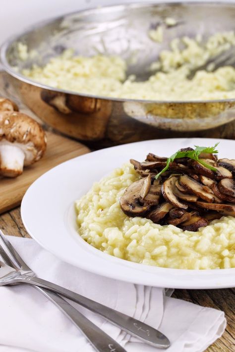 The Stay At Home Chef: Easy Mushroom Risotto Risotto Dishes, Mushroom Risotto Recipes, Greek Flavors, Mushroom Risotto, Risotto Recipes, Idee Pasto Sano, Cooking Wine, Vegetarian Recipes Healthy, Mushroom Soup