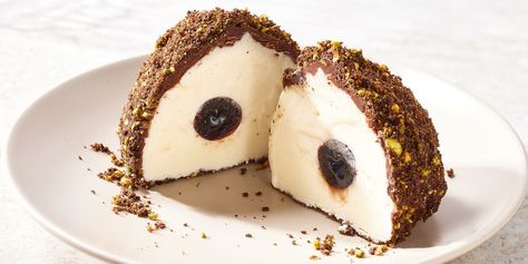 Tartufo Tartufo Recipe, Chocolate Wafer Cookies, 5 Ingredient Dinners, Cake Cheesecake, Italian Dessert, Chocolate Wafers, Ice Cream Cookies, Cookie Crumbs, Culinary School