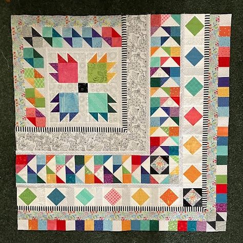 Quilts from the Little House: SAHRR 24 Border 5 Round Robin Quilts, Round Robin Quilt Ideas, Bear Quilts, Piano Keys, Medallion Quilt, Quilt Border, Bear Paws, Just A Reminder, Little House