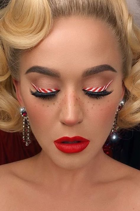 Xmas Makeup Simple, Christmas Makeup Full Face, Elegant Christmas Makeup Looks, Makeup Inspo For Christmas, Candy Cane Christmas Outfit, X Mas Makeup Look, Light Christmas Makeup, Candy Cane Eyeshadow, Katy Perry Christmas