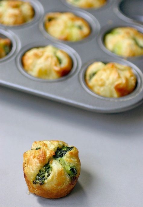 Spinach Puffs, Spinach Puff, Recipes Skillet, Pastry Appetizer, Thanksgiving Appetizers, Puff Pastry Recipes, Buttermilk Pancakes, Thigh Recipes, Recipes Crockpot