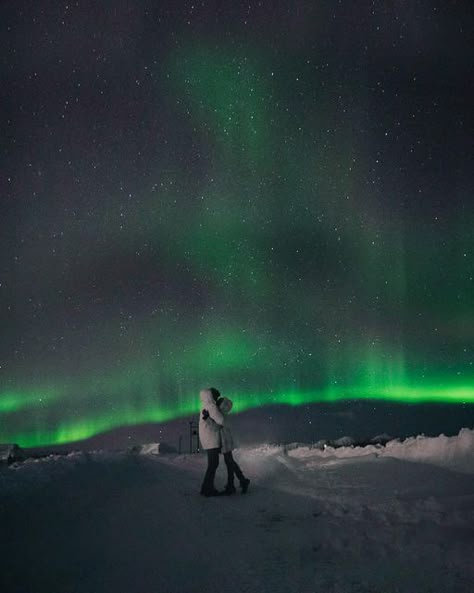 Magical Sky, Iceland Vacation, Travel Couples, Lapland Finland, Aesthetic Couple, Tromso, Destination Voyage, Heaven On Earth, Pretty Places