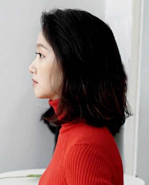 Flat Side Profile, Flat Nose Side Profile, Flat Nose Beauty, Side Profiles, Goblin Kdrama, Flat Face, Kim Go Eun, Flat Nose, Dynamic Poses