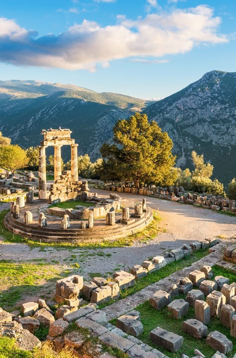 Ancient Greece Aesthetic, Delphi Greece, Greek Aesthetic, Ancient Civilisations, Europe 2023, Ancient Ruins, Ancient Cultures, Machu Picchu, Ancient Greece