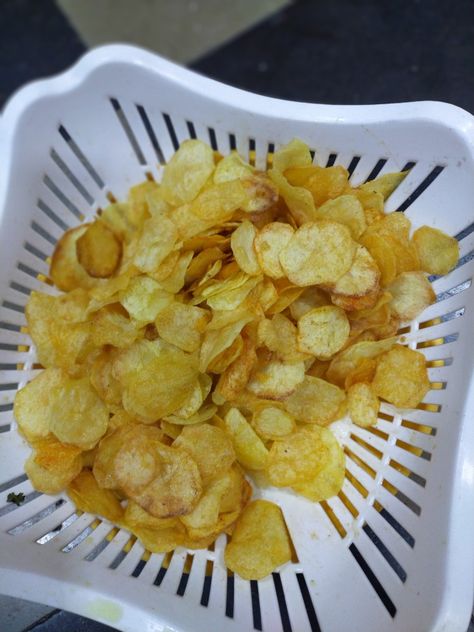 Potato Wafers, Crispy Potatoes, Potato, Snack Recipes, Yummy Food, Chips, Snacks