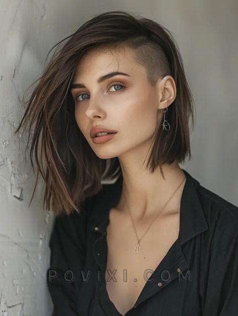 Half Shaved Hair Short, Female Undercut, One Side Shaved Hairstyles, Unique Undercut, Bob With Undercut, Undercut Hairstyles Women, Undercut Long Hair, Half Shaved Hair, Shaved Side Hairstyles