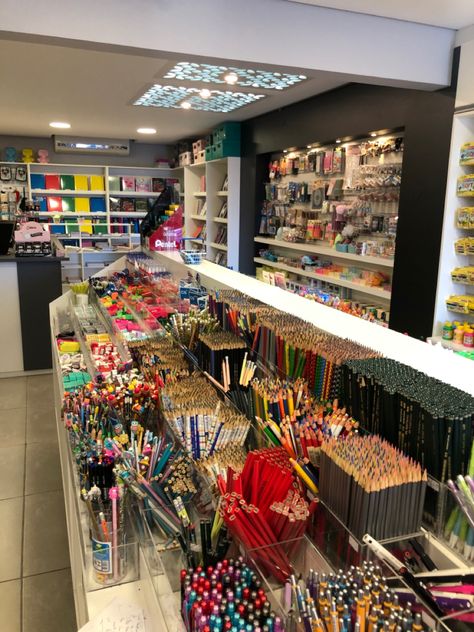 Small Stationary Shop Interior, Stationary Store Aesthetic, Stationery Shop Aesthetic, School Supplies Store, Cool Stores, Stationery Store Design, Store Shelves Design, Stationery Obsession, Art Studio Space