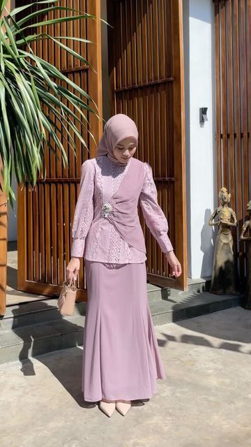 ABINAYA on Instagram: "Cataluna set, ga main2 cantiknya😍😍" Malaysian Dress, Model Dress Kebaya, Dress Muslim Modern, Kebaya Modern Dress, Model Gamis, Dress Pesta, Kebaya Dress, Batik Fashion, Fashion Muslim