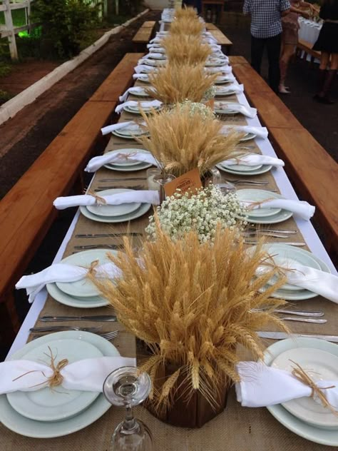 Wheat Wedding, Rustic Wedding Table Decor, Urban Wedding Venue, Deco Champetre, Tafel Decor, Henna Night, Rustic Wedding Table, Babies Breath, Pic Nic