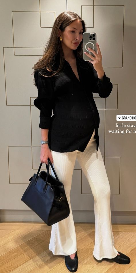 Pregnant Lawyer Outfits, Rosie Huntington Pregnant Style, Chic Fall Maternity Outfits, Office Outfits For Pregnant Women, Pregnant Interview Outfit, Leia Sfez Pregnant Style, Pregnant Formal Outfit, Rosie Huntington Whiteley Pregnant Style, Maternity Corporate Wear