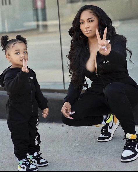 Cute Mommy And Daughter Outfits, Mother Daughter Outfits Black, Mommy And Daughter Outfits, Brooke Valentine, Natural Hair Fashion, Mum And Daughter Matching, Mommy Daughter Photography, Matching Mommy Daughter Outfits, Matching Mommy Daughter