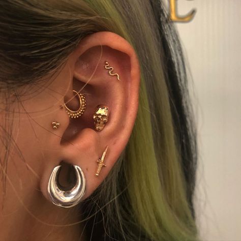 Nicole on Instagram: “@melszeto @bubblegumkid amazing rose gold ear 💛 Healed conch, flat and daith by me, all piercings styled by me. @bvla Skull, Kolo ring.…” Conch Ring Jewelry, Stretched Conch, Daith And Conch Piercing, Ear Piercings Daith, Styled Ear Piercings, Ear Aesthetic, Flat Piercings, Curated Ears, Piercings Ideas