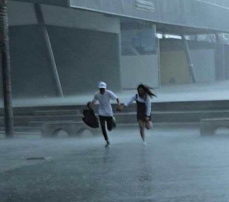 Spiderman Memes, Couple In Rain, You Are My Moon, Running In The Rain, Couple Running, Under The Rain, I Love You Baby, Korean Couple, Couple Dancing