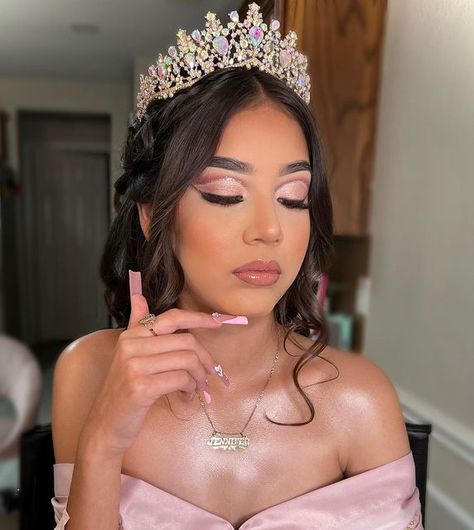 Pink Makeup Look For Quince, Makeup Look For Rose Gold Dress, Quince Makeup Looks Pink And Gold, Simple Pink Quince Makeup, Xv Pink Makeup, Makeup Quinceanera Pink, Pink 15 Makeup, Quince Glam Makeup, Make Up For Sweet 16