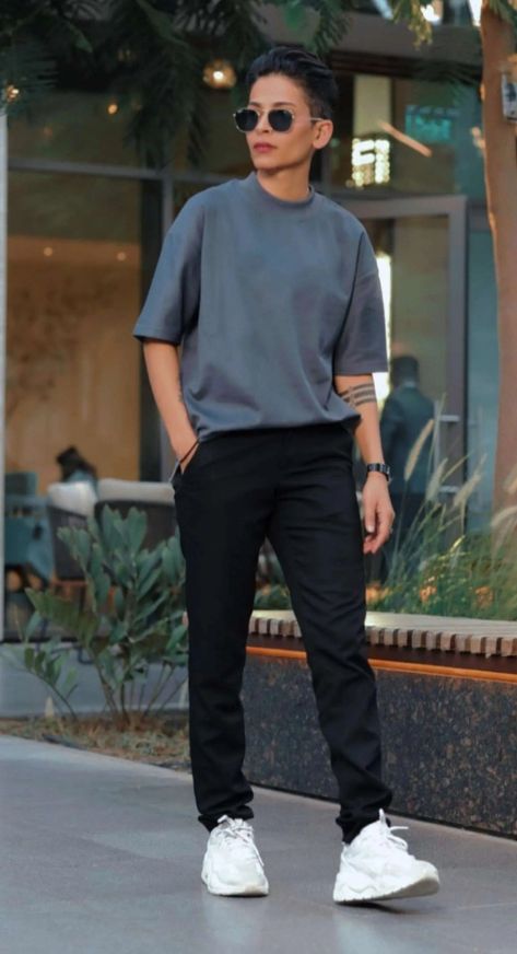 Styling Black Trousers Casual, Summer Boyish Outfits, Tomboy Business Casual, Soft Masc Outfits, Tomboy Formal Outfits, Style Tomboy, Short Hair Outfits, Genderqueer Fashion, Androgynous Women