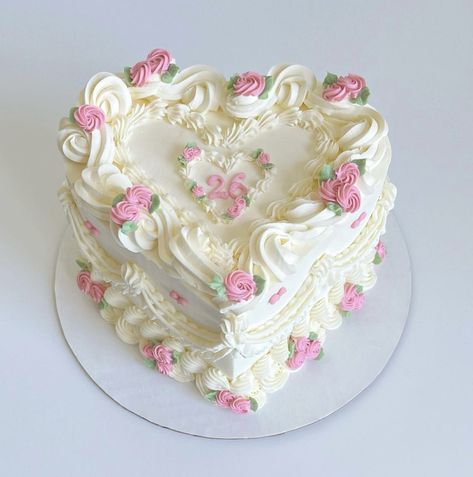 Cake Boxes Diy, Coquette Cake, 26 Birthday Cake, 17 Birthday Cake, Vintage Birthday Cakes, Mini Cakes Birthday, Shaped Cake, Heart Shaped Cakes, Cute Baking