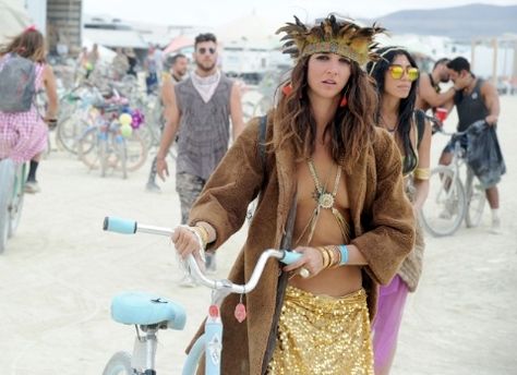 Burning Girl, Afrika Burn, Festival Hats, The Burning Man, Burning Man Art, Outrageous Fashion, Lace Umbrella, Black Rock Desert, Burning Man Fashion