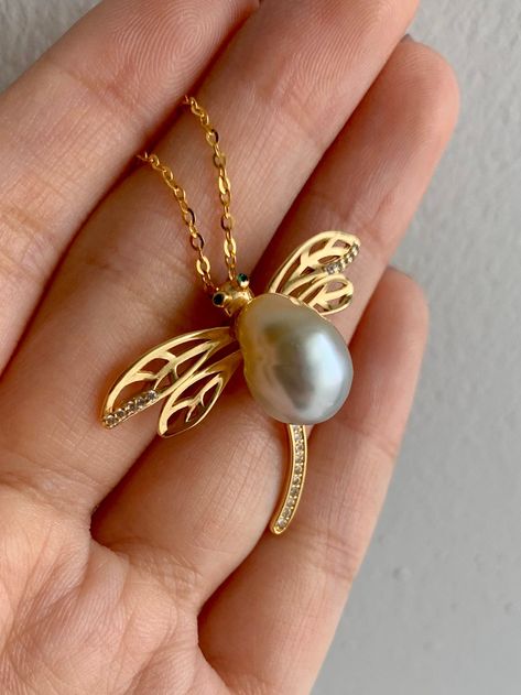 South Sea Pearl Pendant, Pearl Ring Design, Fashionable Saree, Natural Pearl Ring, Natural Pearl Jewelry, South Sea Pearl Necklace, Diy Bangle Bracelets, Leather Jewelry Diy, Golden Pearl