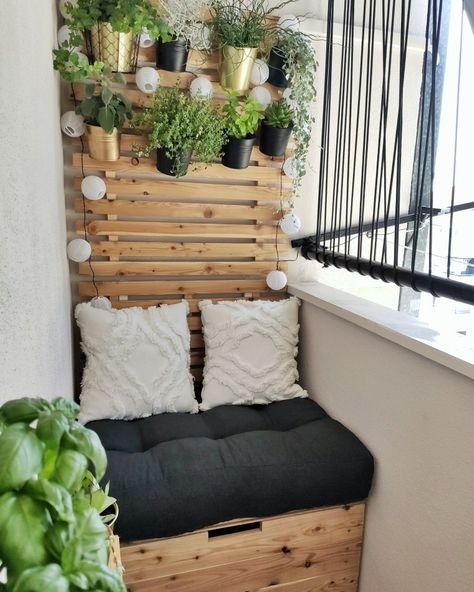 Balcon Mic, Indian Balcony, Small Apartment Balcony Ideas, Balkon Decor, Diy Balcony, Balcony Design Ideas, Tiny Balcony, Small Balcony Garden, Small Balcony Design