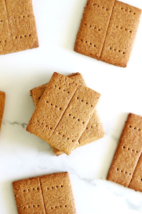 Homemade Graham Crackers Home Baking Recipes, Brownies Homemade, Made From Scratch Recipes, Farming Tips, Ideas For Snacks, Gluten Free Graham Crackers, Oatmeal Peanut Butter, Simple Cookie, Baking Healthy