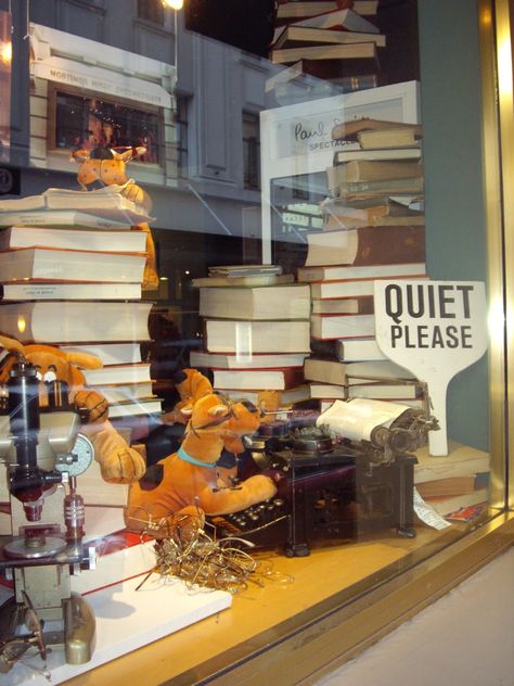 Cookbook Display, Back To School Displays, News Of The World, Window Display Retail, Eyewear Display, Library Book Displays, Book Displays, Store Window Display, Store Window Displays