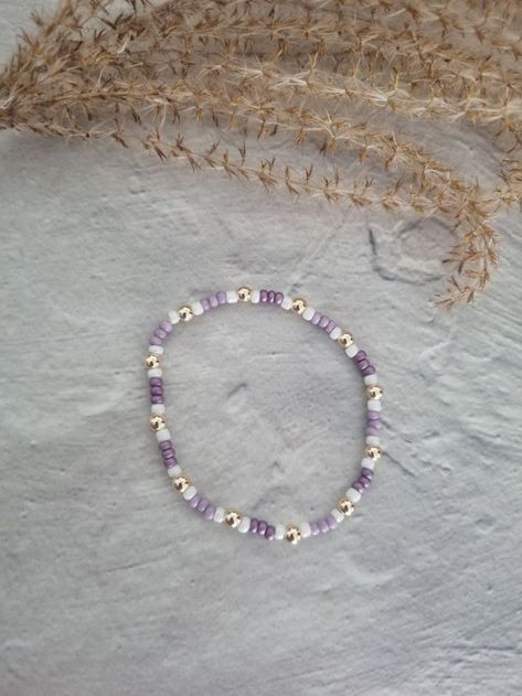 Small Beaded Bracelets Ideas, Homemade Pearl Jewelry, Bracelet Small Beads, Bracelet Ideas Small Beads, Homemade Bracelets With Beads, Seed Bead Bracelets Ideas, Small Bead Bracelets, Tiny Beaded Bracelets, Pearl Bracelet Ideas