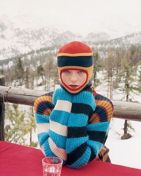 "A Winter's Tale" Jean Campbell captured by Venetia Scott for Vogue UK December 2018. Jean Campbell, Winter Fashion Magazine, Venetia Scott, Winter Editorial, Mountain Fashion, Ski Bunnies, Ski Style, Ski Fashion, Vogue Uk