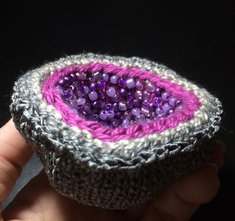 Amethyst Geode, Crochet Stuff, True Blue, Hand Dyed Yarn, Knitting Inspiration, Knitting Patterns Free, Free Knitting, Knit Patterns, Knitting Projects