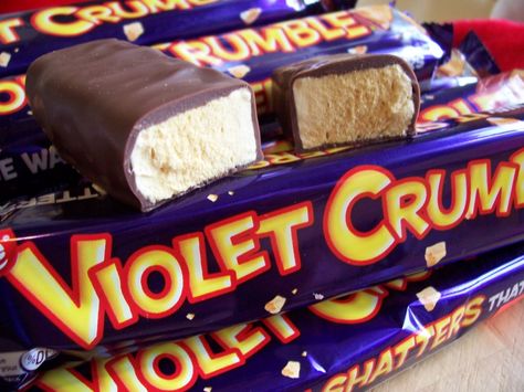 Violet Crumble is an Australian chocolate bar manufactured in Campbellfield near Melbourne, Australia, by Nestlé. Violet Crumble is also common in Hawaii and is available in other places, including Hong Kong.  The bar is a crumbly honeycomb toffee center coated in compound chocolate. It was similar to the Crunchie made by Cadbury. Australian Candy, Australian Snacks, Violet Crumble, Crunchie Bar, Chocolate Bar Wrapping, La Jolla Shores, Cheese Shop, Baking Cookies, Favorite Candy