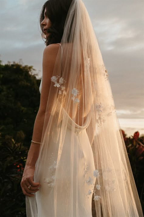 Luxury intimate wedding at Hale Wailele on the Big Island of Hawaii. The bride wears an Alexandra Grecco dress with a long, embroidered veil. Hawaiin Wedding, Embroidered Veil, Boho Bridal Dress, Alexandra Grecco, Big Island Of Hawaii, Island Of Hawaii, Kailua Kona, Long Veil, The Big Island