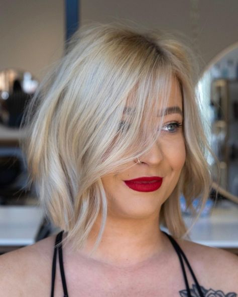 Chris Jones on Instagram: “Textured Bob with a graduated undercut ✂️ Hair type : Fine Density : Medium Shears used : Paragon II @arcscissors Styling products :…” Messy Blonde Bob, Fine Straight Hair, Bob Haircut For Fine Hair, Bob Hairstyles For Fine Hair, Short Hair Color, Chic Hairstyles, Haircuts For Fine Hair, Short Blonde Hair, Hairstyles For Round Faces