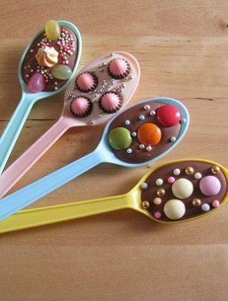 11 Baby Shower Dessert Ideas Unique Baby Shower Themes, Idee Babyshower, Chocolate Spoons, Love Spoons, Shower Desserts, Chocolate Party, Baby Shower Desserts, Kids Party Food, 3 Movie