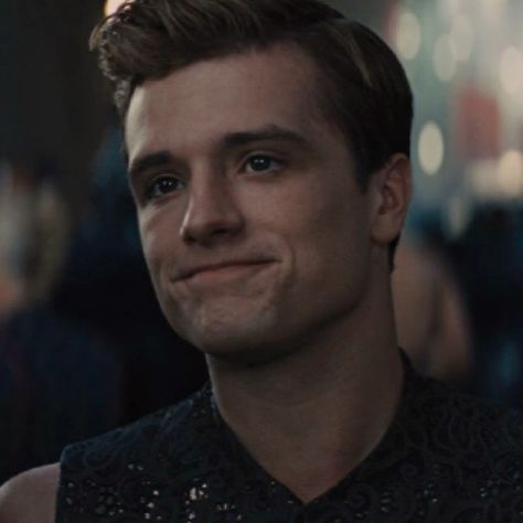 Peeta Mellark Hot Photos, Peeta Mellark Smiling, Peter From Hunger Games, Peeta Mellark Pfp, Peeta Mellark Icons, Peeta Bread, Josh Hutcherson Pfp, Sean Anderson, Hunger Games Peeta