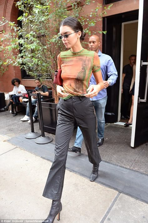 Buddy system: Kendall was accompanied by her bodyguard as they left her NYC residence Nyc Street Fashion, Sheer Top Outfit, Buddy System, Kim K Style, Quoi Porter, Kardashian Kollection, Kendall Jenner Outfits, Jenner Outfits, Top Outfit