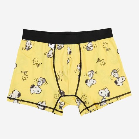 This Men's Peanuts Boxer Briefs in Yellow brings a fun update to your essential’s drawer. Made from a soft and midweight fabric with stretch, these regular-rise briefs offer comfortable all-day wear. Best of all, these comfort-fit boxer briefs are designed with a full elastic waistband that provides a secure fit. This boxer briefs with fun Peanuts design are a perfect way to add variety to your underwear drawer. Spiderman Boxers, Masc Clothes, Psd Boxers, Shoes Wishlist, Gifts For Guys, Sims 4 Toddler, Target Clothes, Boxer Briefs, Christmas List