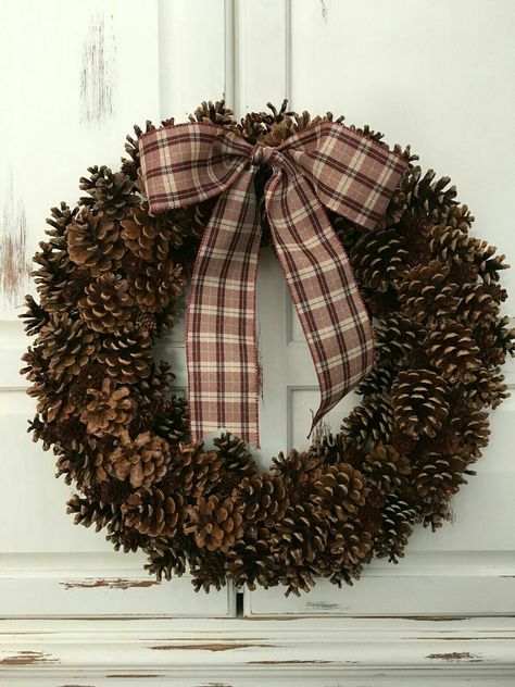 Shabby Wreath, Smile Decor, Dekoratívne Vence, Pine Cone Wreath, Primitive Christmas Decorating, Primitive Wreath, Shabby Chic Wreath, Autumn Chic, Cone Wreath