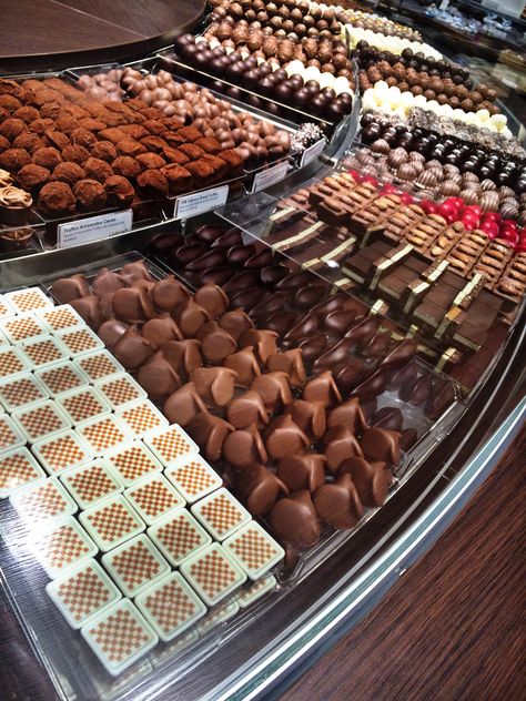 Chocolate shop in Switzerland #swisschocolate #chocolate #switzerland Switzerland Desserts, Food In Switzerland, Food Switzerland, Switzerland Chocolate, Switzerland Food, Good Morning Music, Switzerland Aesthetic, Culinary Arts Schools, Thea Stilton