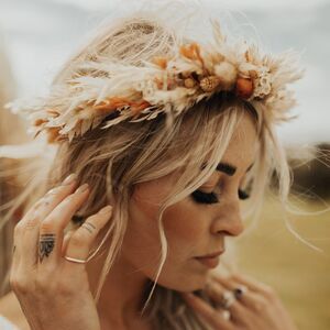 Rustic Flower Crown Wedding, Bridesmaid Flower Crown Autumn, Autumn Wedding Flower Crown, Autumnal Wedding Hair, Boho Wedding Hair Flowers Crowns, Bridal Flower Crown With Veil, Bridal Flower Crown Boho, Autumn Flower Crown, Bohemian Fall Wedding