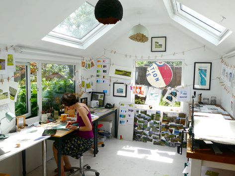 Printmaker Michelle Hughes converted her garage into this gorgeous, well-lit linocut studio where she also teaches small workshops Garage Art Studio, Linocut Artists, Small Art Studio, Virtual Studio, Studio Organization, Open Studio, Studio Tour, Garden Studio, Well Lights