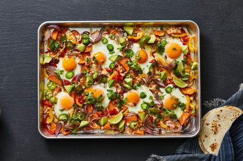 Breakfast Fajitas, Sheet Pan Breakfast, Breakfast Potluck, High Fiber Breakfast, Ways To Cook Eggs, Easy Egg Recipes, Best Brunch Recipes, Yummy Dishes, Breakfast Goodies