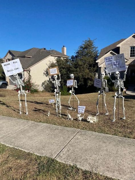 Bone Yard Halloween Decorations, 12ft Skeleton Yard Ideas, Halloween Skeletons Yard Funny, 12 Foot Skeleton Ideas, 12 Ft Skeleton Ideas, Skeleton Shenanigans, Skelly Ideas, Goofy Skeleton, Skeleton Decorations Outdoor