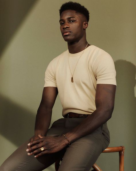 lighting//shot//angle Mukasa Kakonge, Dark Skin Men, Men Photoshoot, Men Photography, Photography Poses For Men, Poses For Men, Paris Fashion Week, New Black, White Undershirt